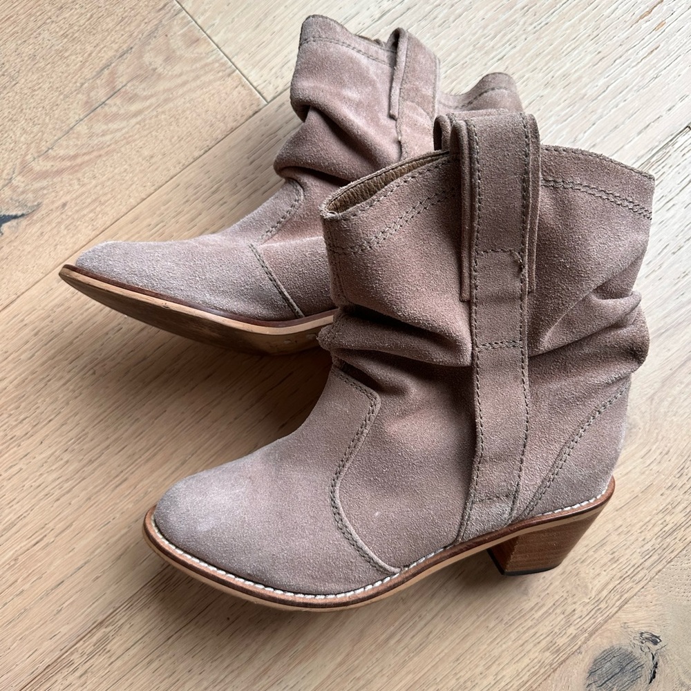 Divided Tan/Taupe western-like boots